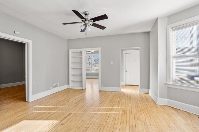 Building Photo - 422 N. 6th Street