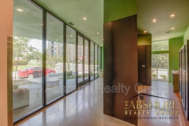 Foto del edificio - 600 S Duke St