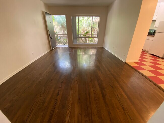 Building Photo - 5525 Carlton Way