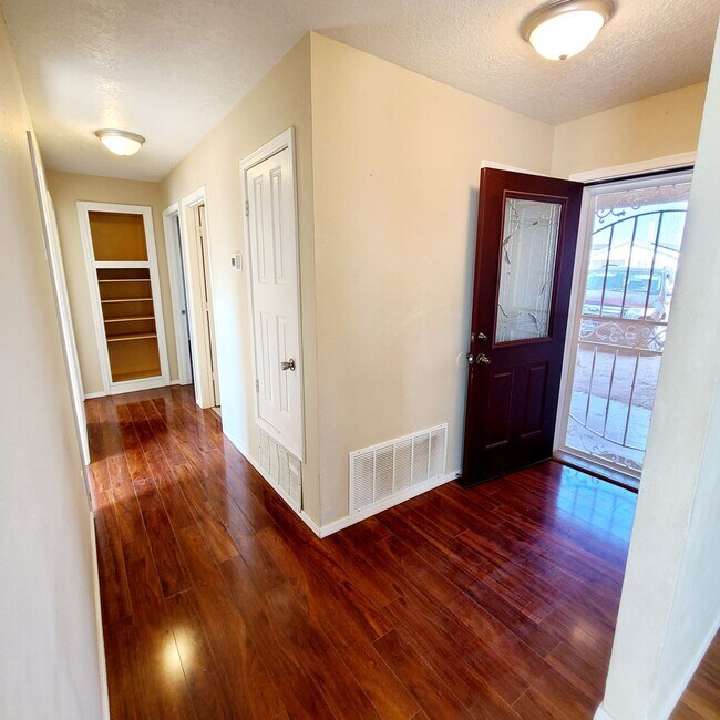 Foto del edificio - 3 bed 2 bath home in Los Lunas