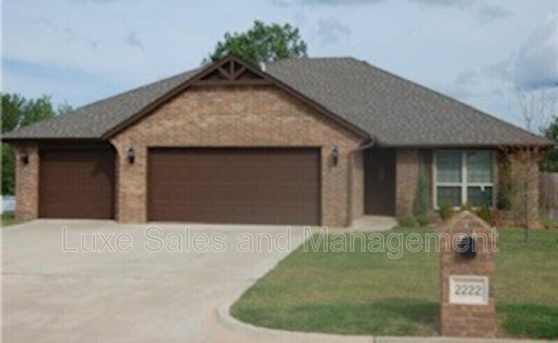 Primary Photo - 2222 Brook Dr