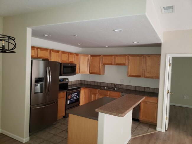 Kitchen w/ stainless appliances - 2701 Midland Avenue