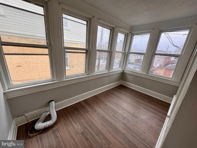 Foto del edificio - 110 W Main St