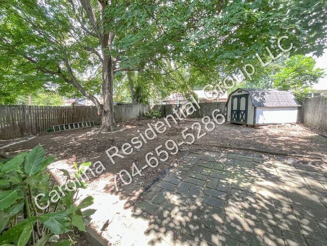Building Photo - 426 Elm St