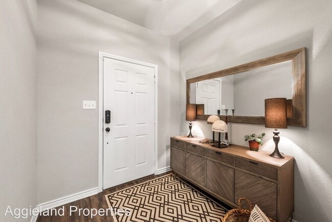 Building Photo - 4 br, 4.5 bath House - 2847 Papa Bear Driv...