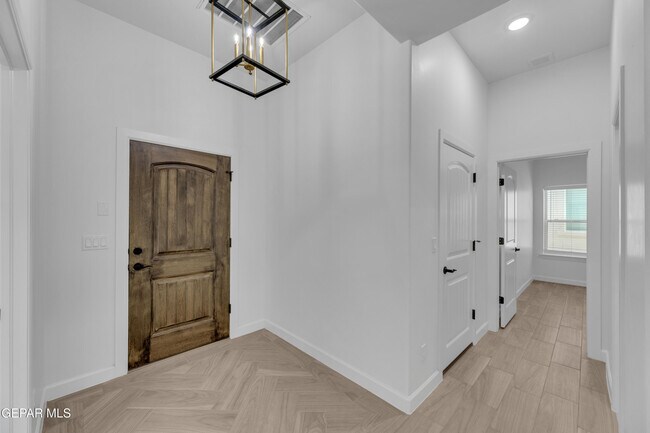 Building Photo - 781 Cedarwood Ave