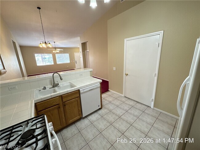 Foto del edificio - 7450 S Eastern Ave