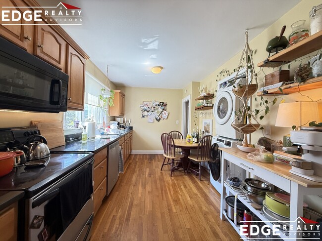 Building Photo - 61-63 Surrey St. Unit 1