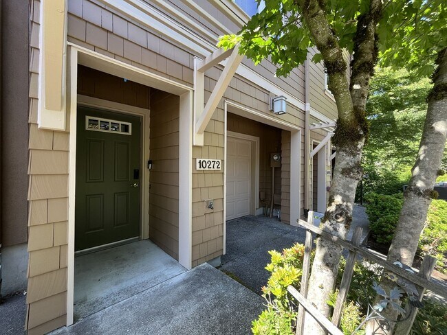 Photo - Incredible Forrest Park Townhome!! 2 bedroom, 2 bath, HUGE attached Garage!