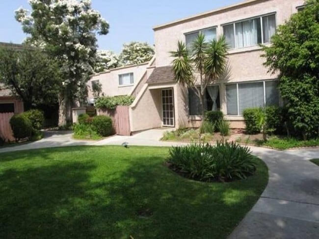 Building Photo - Beautiful 4 Bedroom 2 1/2 Bathroom Northridge Two-Story Condo, Ready for Move-In!