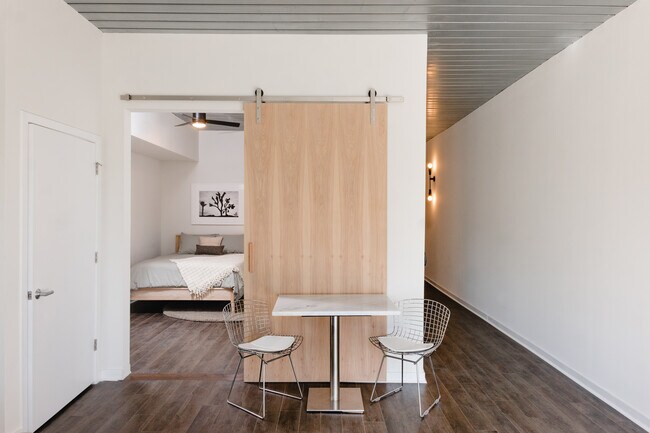 Building Photo - 620 Glen Iris Dr NE