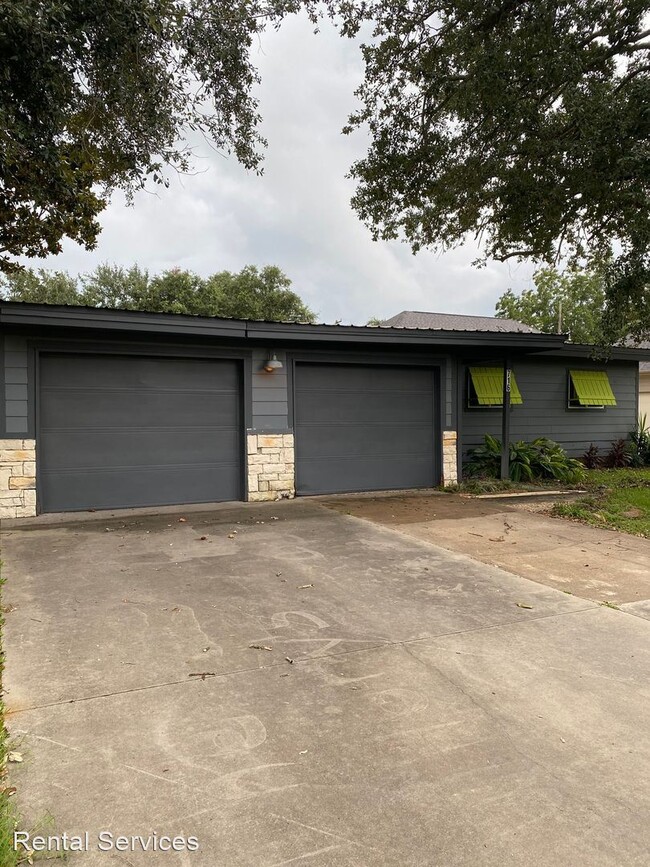 Building Photo - 3 br, 1 bath House - 716 Port Neches Avenue