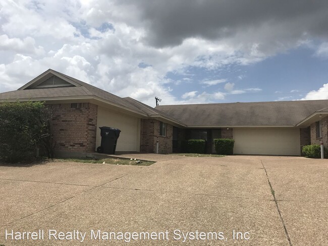 Building Photo - 2 br, 2 bath Apartment - 1511 Breezy Dr.