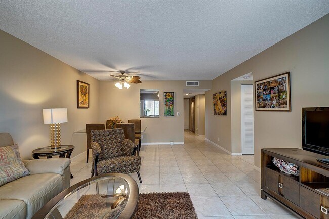 Building Photo - 7286 Huntington Ln