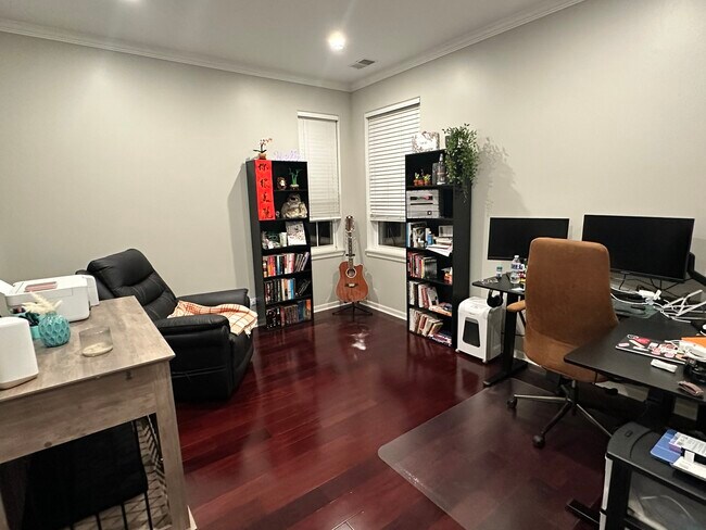 Foto del edificio - 481 Silver Charm Dr