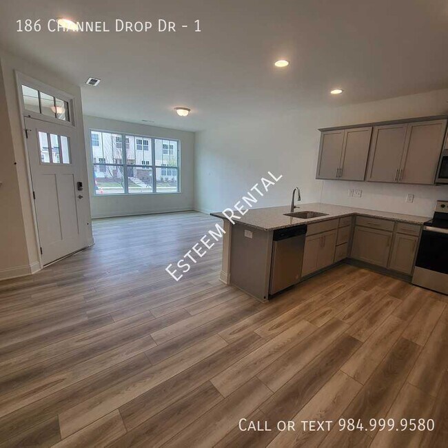 Building Photo - 186 Channel Drop Dr