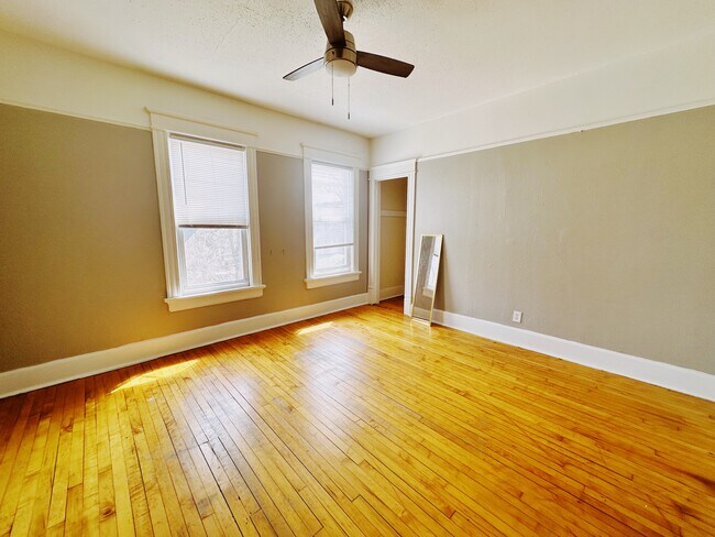 Foto del edificio - 2531 N Murray Ave