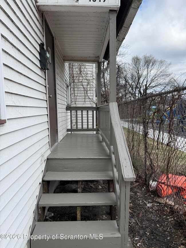 Building Photo - 1319 Capouse Ave