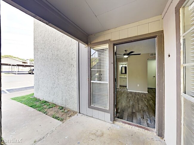 Building Photo - 703 Cooper Square Cir