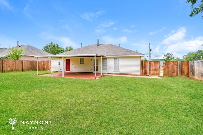 Foto del edificio - Three Bedroom Brick Home