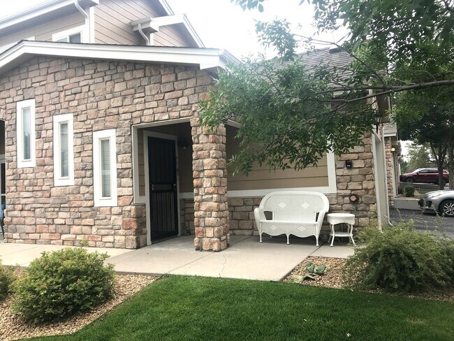 Building Photo - Bright Top Floor 2-Bedroom Condo w/ Attach...