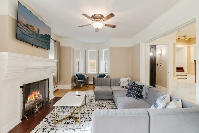 Foto del edificio - 64 Montebello Rd