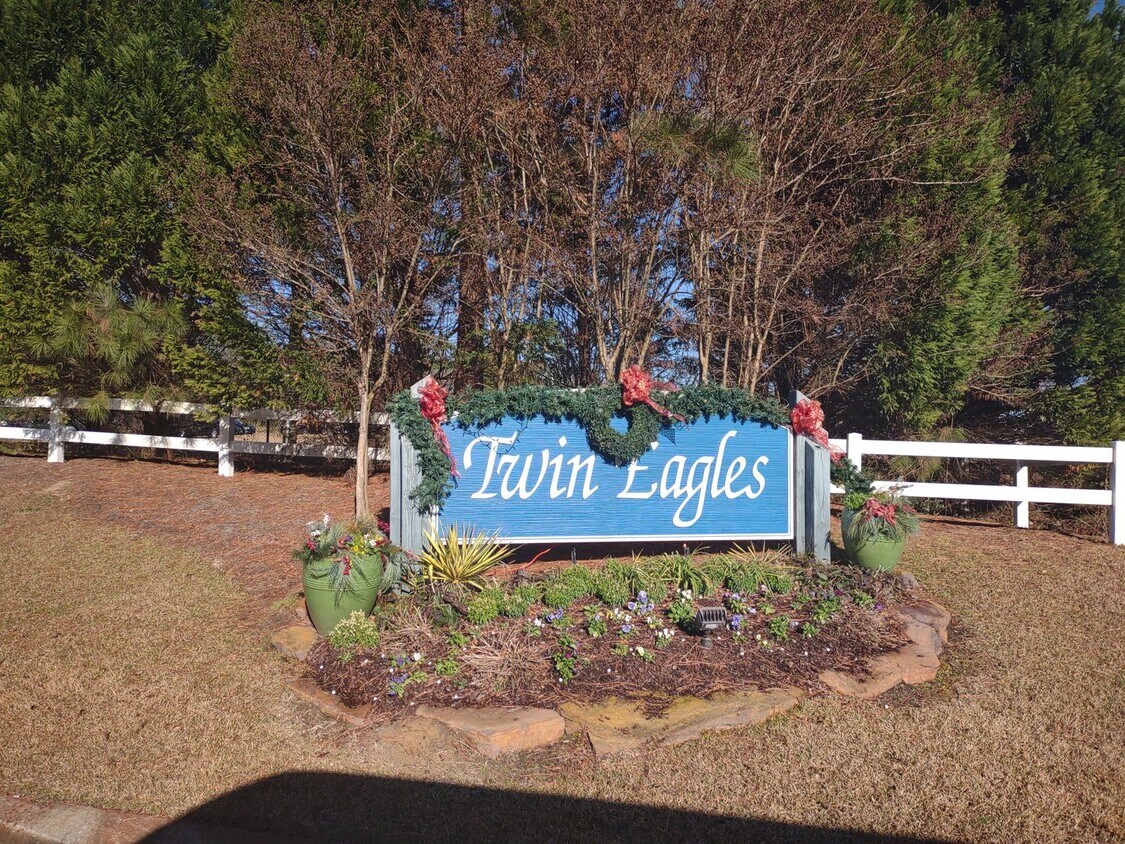Foto principal - Delightful Two Bedroom Two Full Bath Home!
