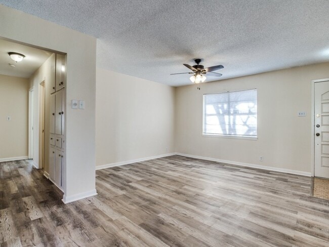 Building Photo - 420 Vicki Pl