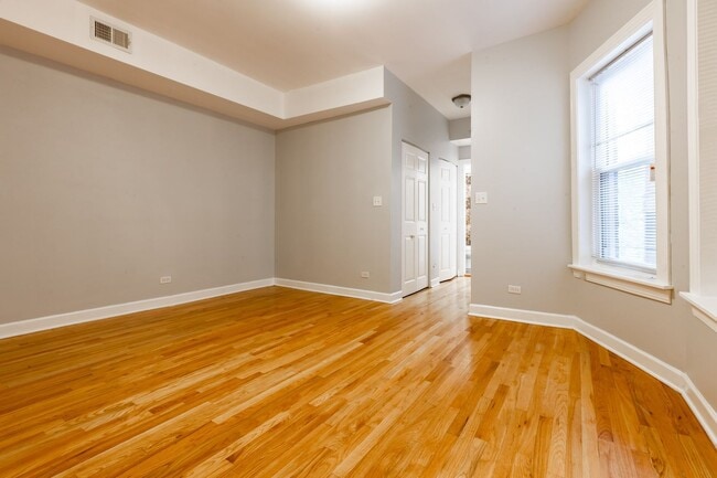 Building Photo - Spacious 2-Bed/2-Bath Condo with Private P...