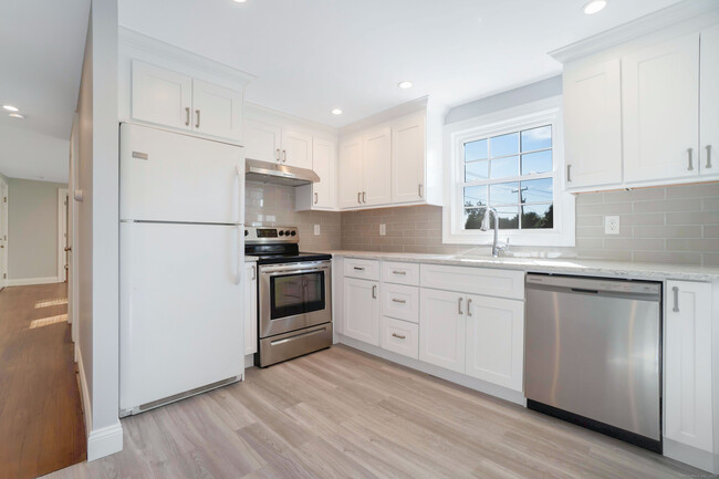 Building Photo - 981 Black Rock Tpke