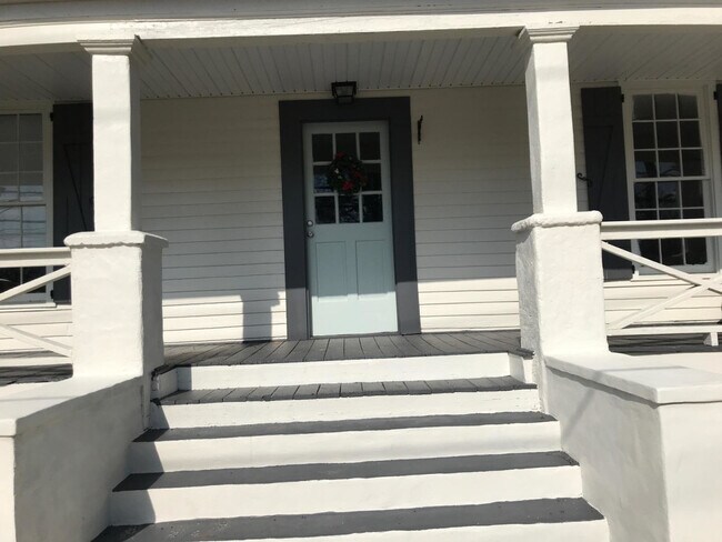 Building Photo - 418 Oak St