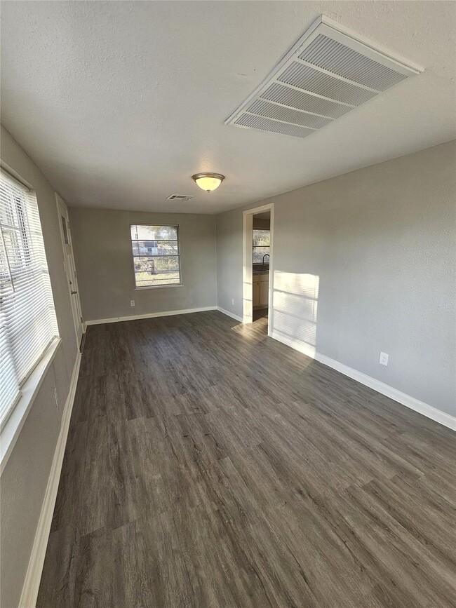 Building Photo - 2919 Letulle Ave