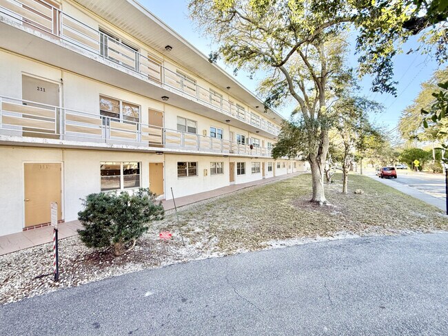 Building Photo - 911 Washington Ave SW