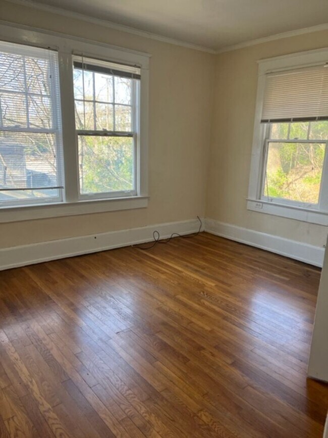 Building Photo - FERRIE RICH DUPLEX