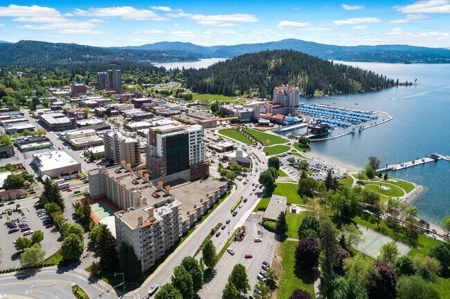 Foto del edificio - Beautiful Downtown Coeur d' Alene Condo  w/ Amazing Views!