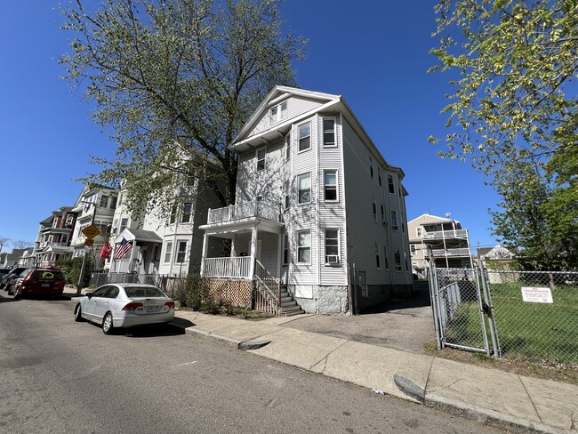 Building Photo - 154 Stanwood St