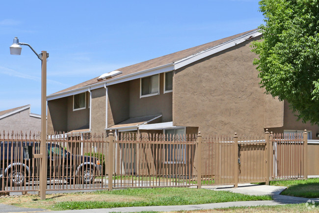 Building Photo - Merced Meadows Apartments