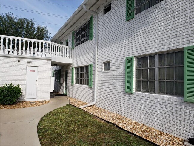 Building Photo - 1801 NE 62nd St