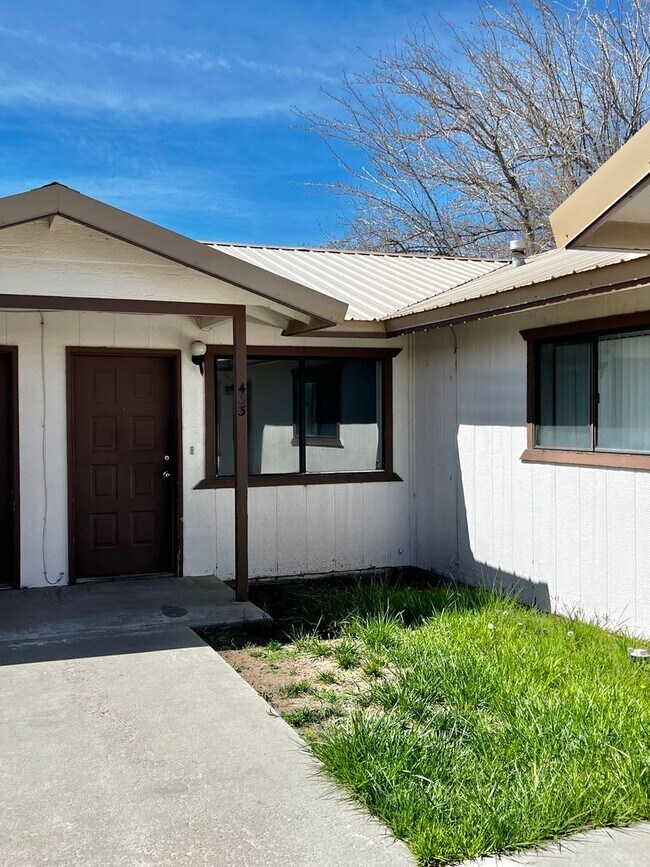 Foto del edificio - 433 Timothy Way -  Cozy Charm Alert: Your ...