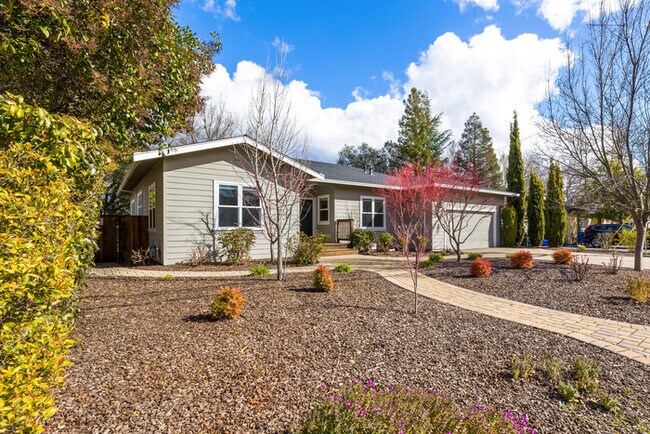 Building Photo - 235 Pleasant View Dr