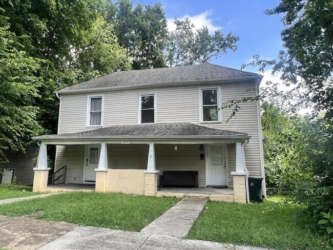 Foto del edificio - 2424 E Glenwood Ave