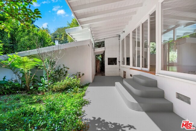 Foto del edificio - 1542 Marmont Ave