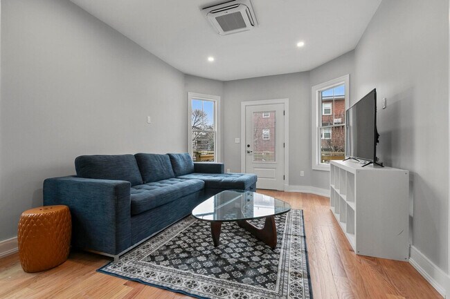 Building Photo - 11 Annapolis St