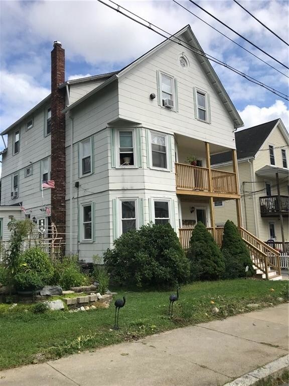38 Vine St Unit 1, Woonsocket, RI 02895 Room for Rent in Woonsocket