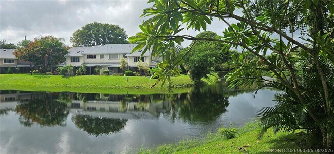 Foto del edificio - 2262 Discovery Cir W