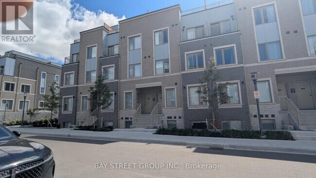 Building Photo - 140-140 Honeycrisp Cres