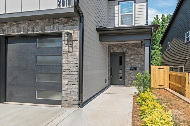 Building Photo - 2019 Wilson Ave