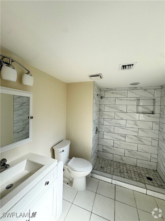 Building Photo - 124 Cypress Way E