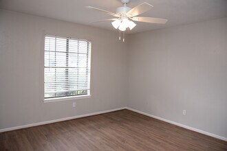 Building Photo - 811 San Saba Dr