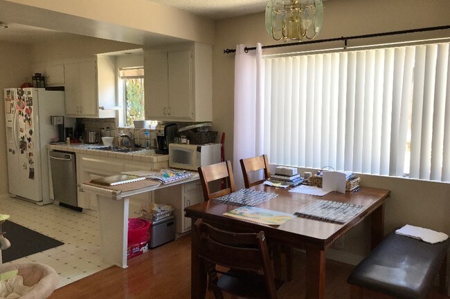 Foto del edificio - 204 S Irena Ave